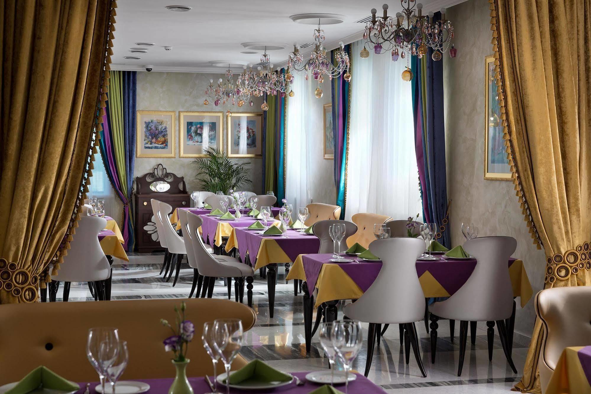 חארקיב Iris Art Hotel מראה חיצוני תמונה