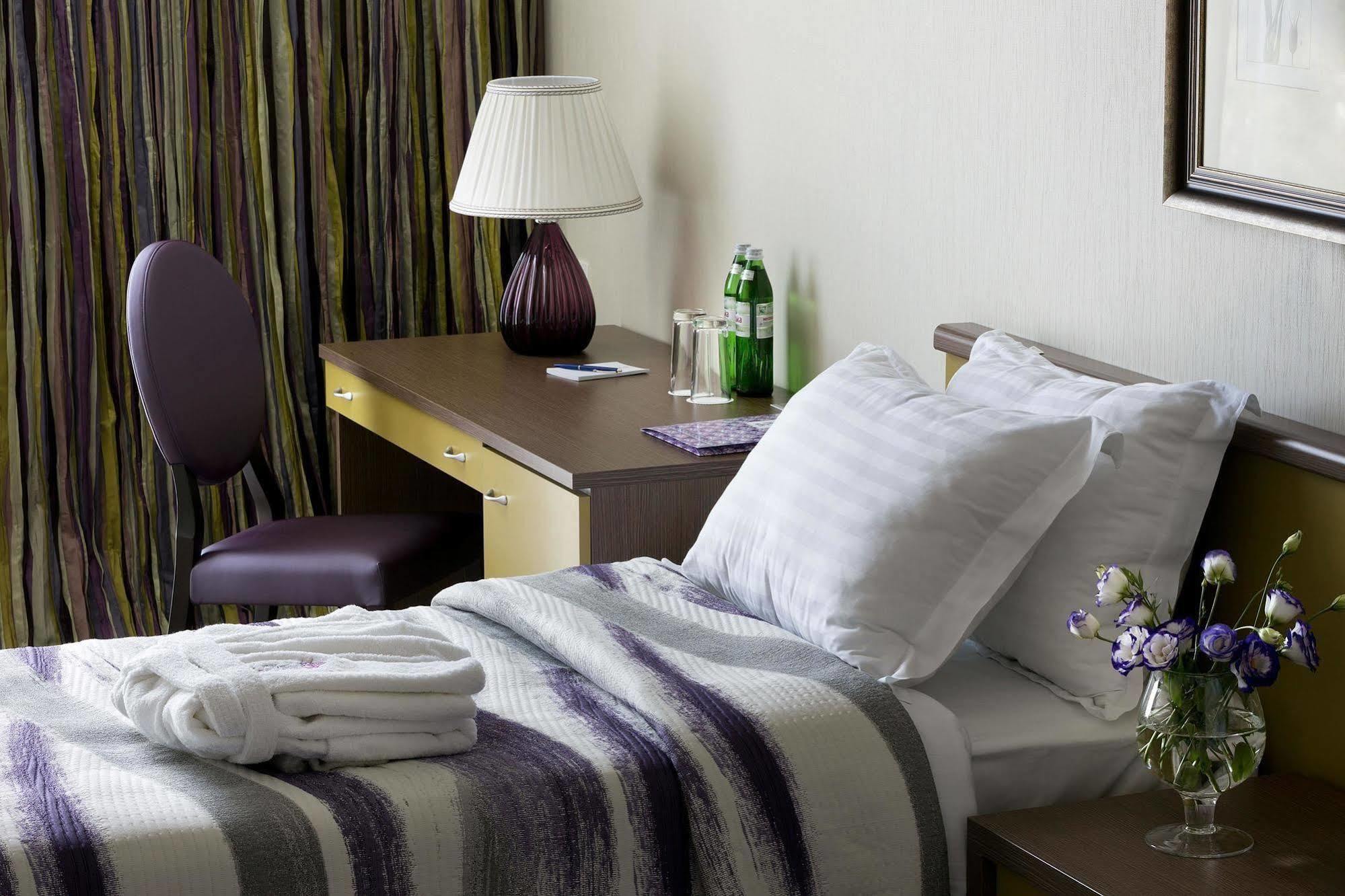 חארקיב Iris Art Hotel מראה חיצוני תמונה